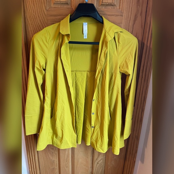 New Women’s Marla Wynne’s Button Down Top